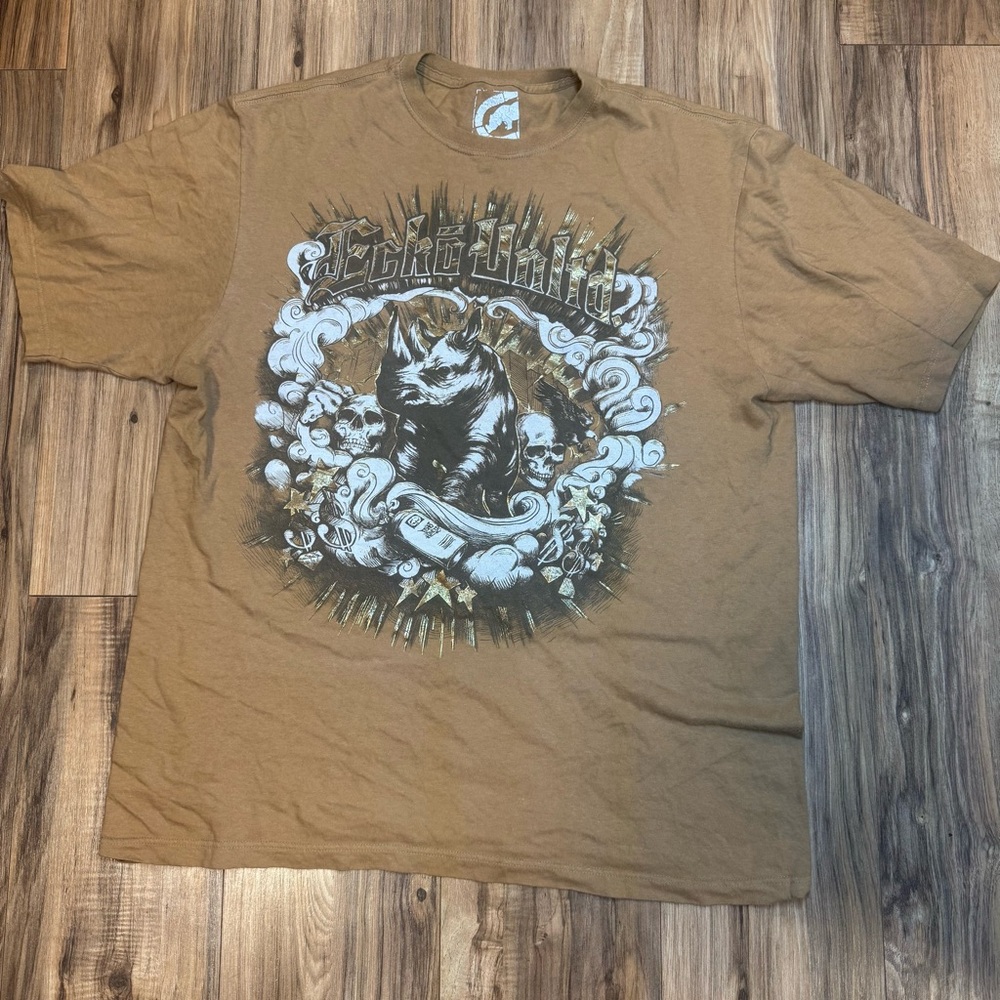 Ecko T-Shirt Vintage Men In Size XXL In A Brown With Graphic On Front Early 2000